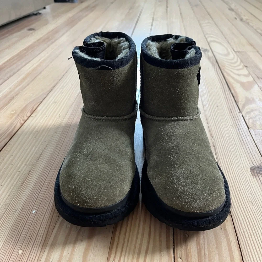UGG classic mini